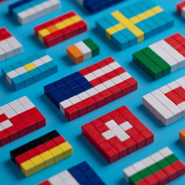 PIXIO Flags - 111 Magnetic Blocks in 8 Colors + Free App - Image 3
