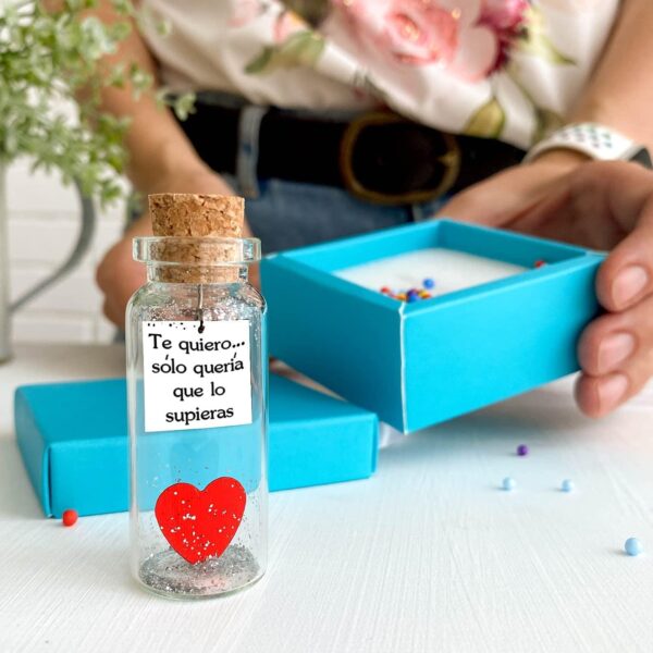 Mensaje romántico en una botella para regalar a tu novio o novia   Tarro de los deseos con una tarjeta para tu esposo o esposa (bottle in teal blue box Te quiero… sólo quería que lo supieras) - Image 2