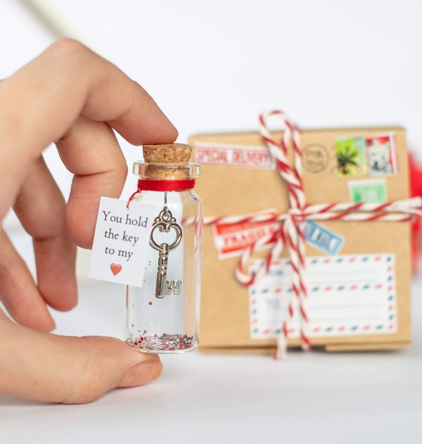 Valentine's Day Gifts for Him and Her   Romantic Present for Boyfriend or Girlfriend   Personalized Anniversary Gift for Wife and Girlfriend (You Hold the Key to My Heart) - Image 3