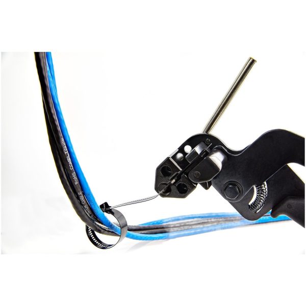 StarTech.com 9"(22cm) Metal Cable Ties, 2-1/4"(55mm) Bundle Dia. 100lb(45kg) Tensile Strength, Nylon Coated Stainless Steel Ties, 50 Pack - Image 3