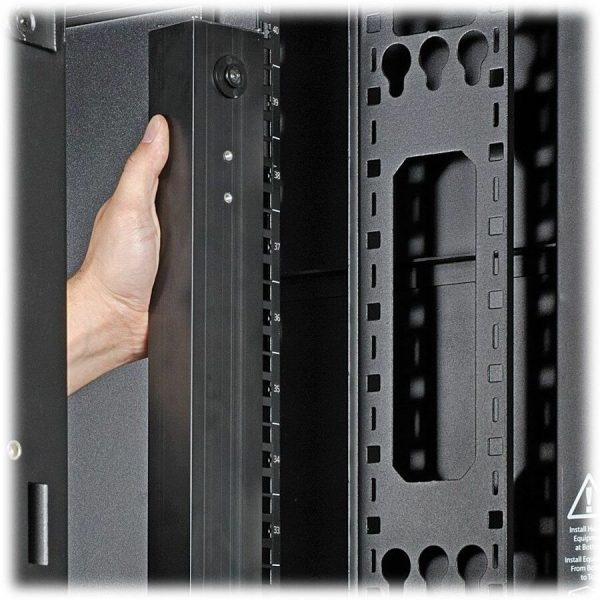 Eaton Tripp Lite Series 1.4kW 120V Single-Phase Basic PDU - 16 NEMA 5-15R Outlets, 5-15P Input, 15 ft. Cord, 48 in. 0U Rack - Image 4