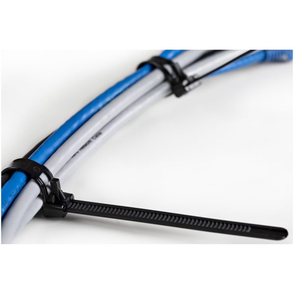 StarTech.com 6"(15cm) Reusable Cable Ties, 1-3/8"(35mm) Dia. 50lb(22Kg) Tensile Strength, Nylon, In/Outdoor, UL Listed, 100 Pack, Black - Image 4