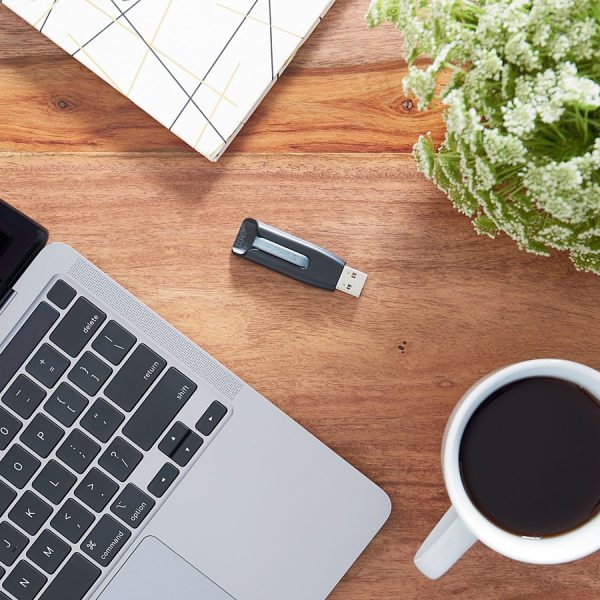 32GB Store 'n' Go® V3 USB 3.2 Gen 1 Flash Drive - Gray - Image 6