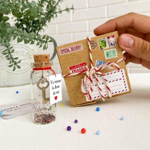 Mensaje romántico en una botella para regalar a tu novio o novia   Tarro de los deseos con una tarjeta para tu esposo o esposa (bottle in cute craft paper box Tu tienes la llave de mi corazón)