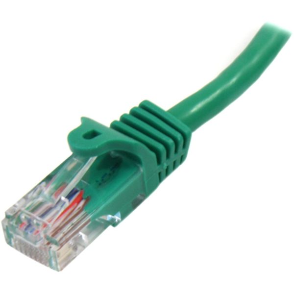 StarTech.com 6 ft Green Cat5e Snagless UTP Patch Cable - Image 2